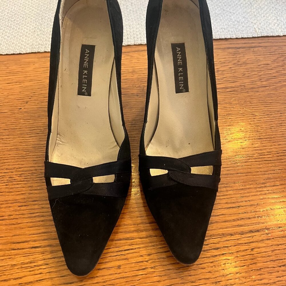 Anne Kein 8.5 vintage womens black suede heels